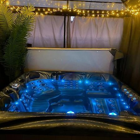 Secret Gem 1 Bed Garden Flat Private Luxury Hot Tub Apartment Bournemouth Bagian luar foto