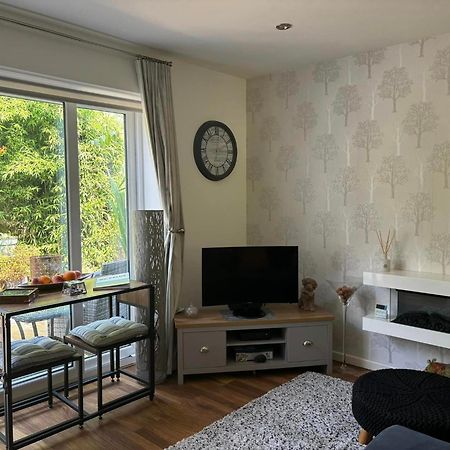 Secret Gem 1 Bed Garden Flat Private Luxury Hot Tub Apartment Bournemouth Bagian luar foto