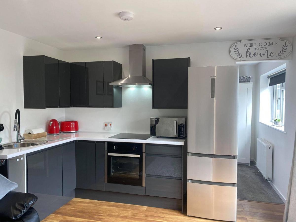 Secret Gem 1 Bed Garden Flat Private Luxury Hot Tub Apartment Bournemouth Bagian luar foto