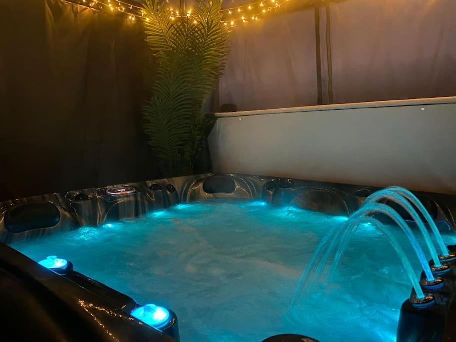 Secret Gem 1 Bed Garden Flat Private Luxury Hot Tub Apartment Bournemouth Bagian luar foto