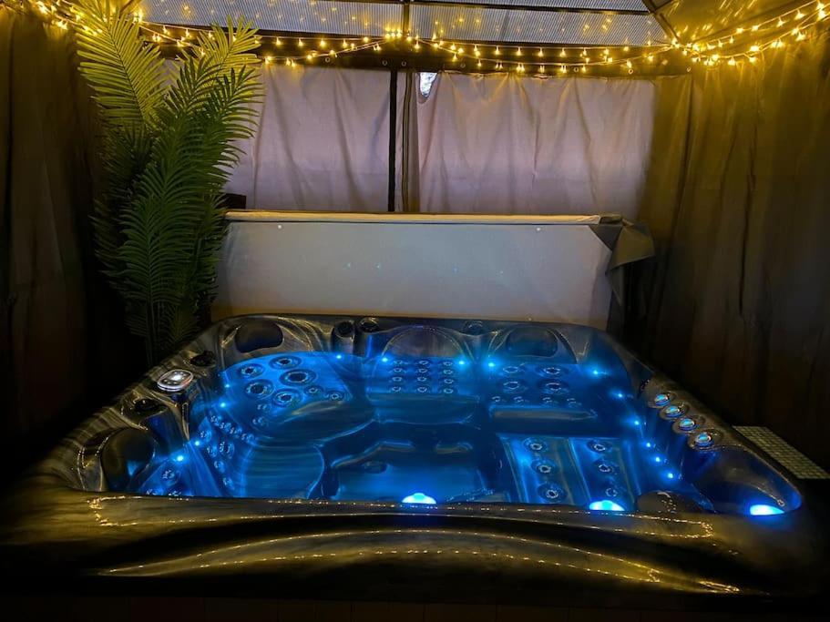 Secret Gem 1 Bed Garden Flat Private Luxury Hot Tub Apartment Bournemouth Bagian luar foto