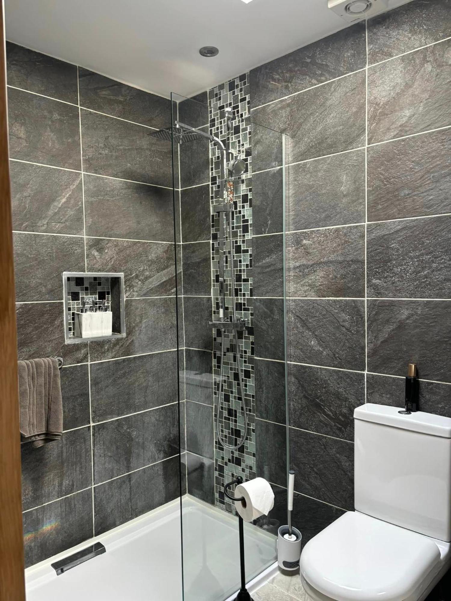 Secret Gem 1 Bed Garden Flat Private Luxury Hot Tub Apartment Bournemouth Bagian luar foto