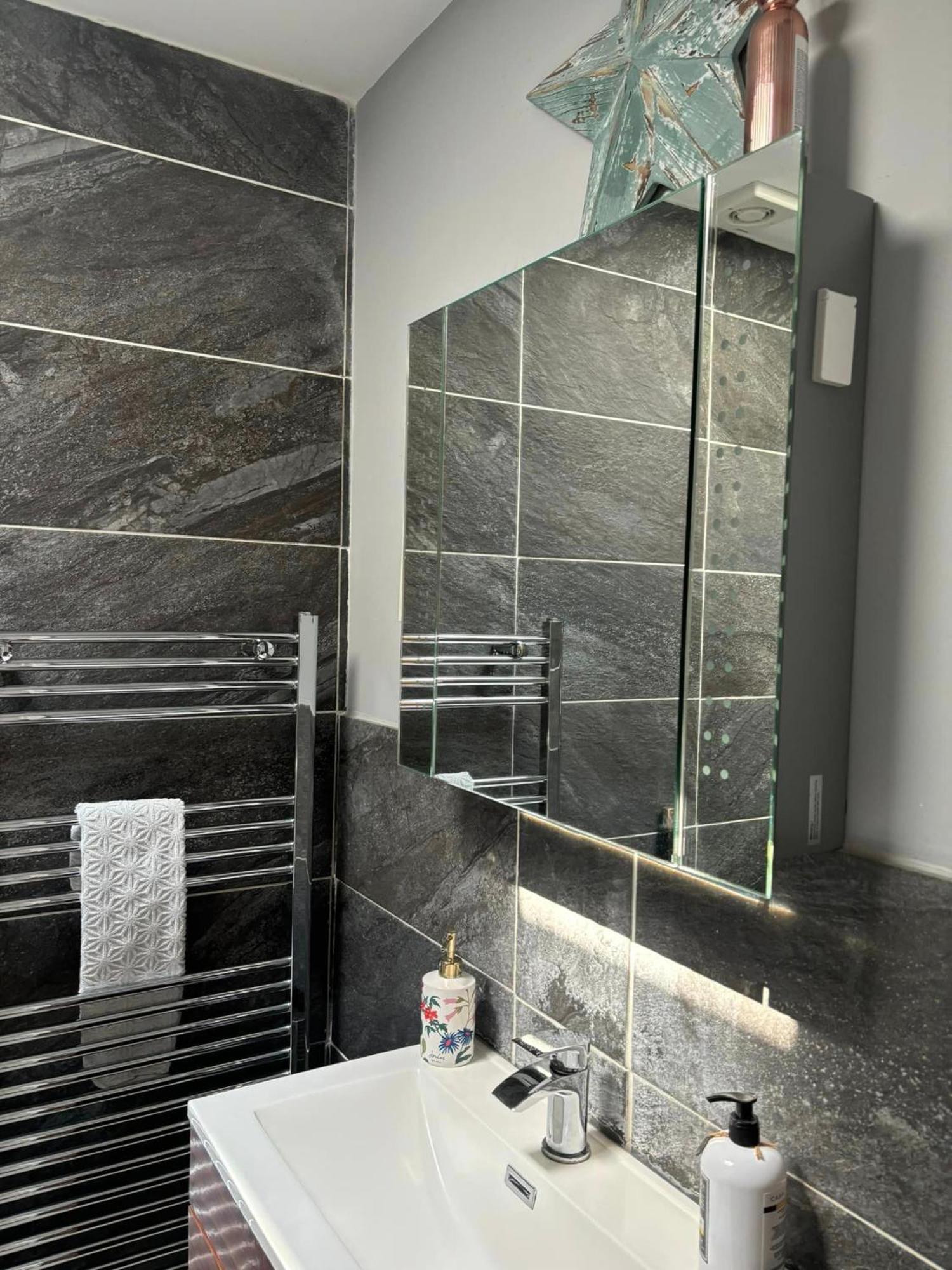 Secret Gem 1 Bed Garden Flat Private Luxury Hot Tub Apartment Bournemouth Bagian luar foto