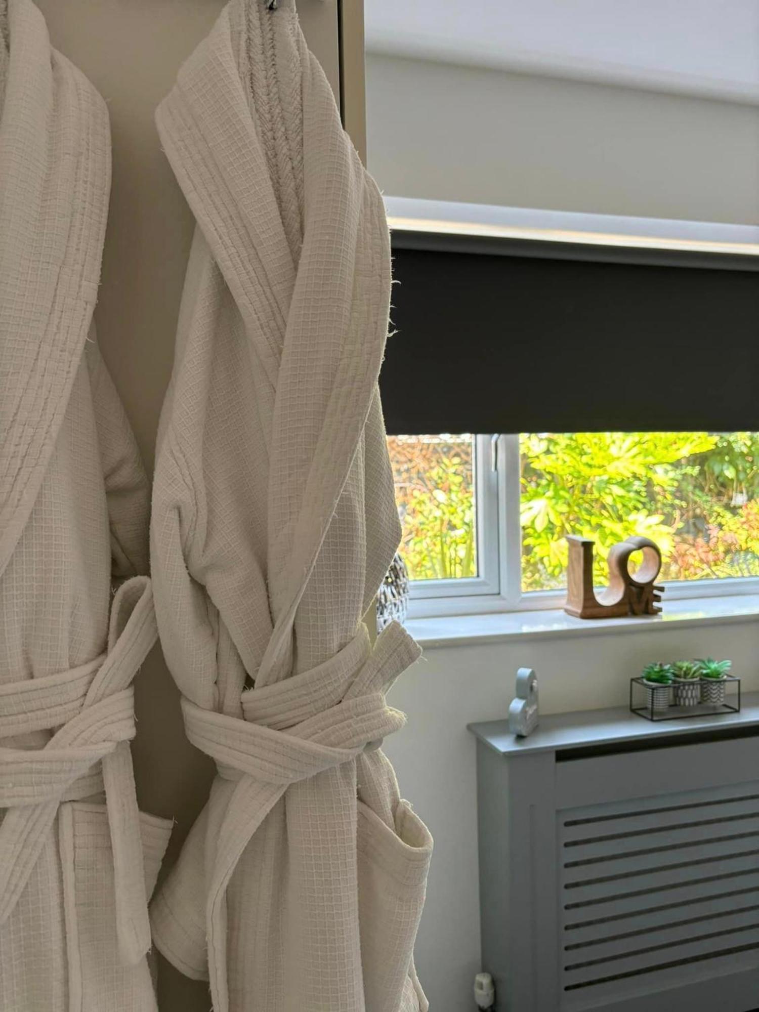 Secret Gem 1 Bed Garden Flat Private Luxury Hot Tub Apartment Bournemouth Bagian luar foto