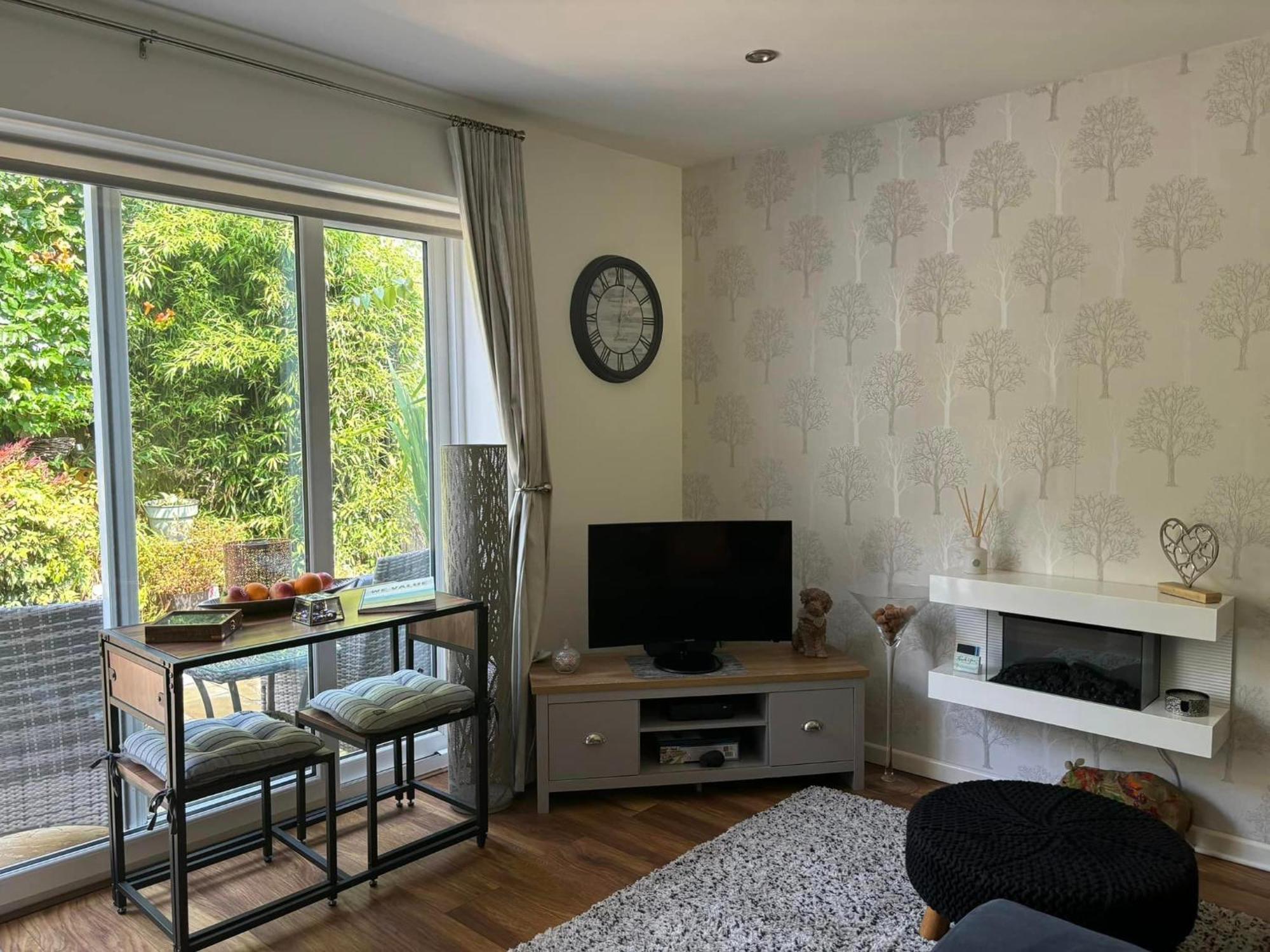 Secret Gem 1 Bed Garden Flat Private Luxury Hot Tub Apartment Bournemouth Bagian luar foto