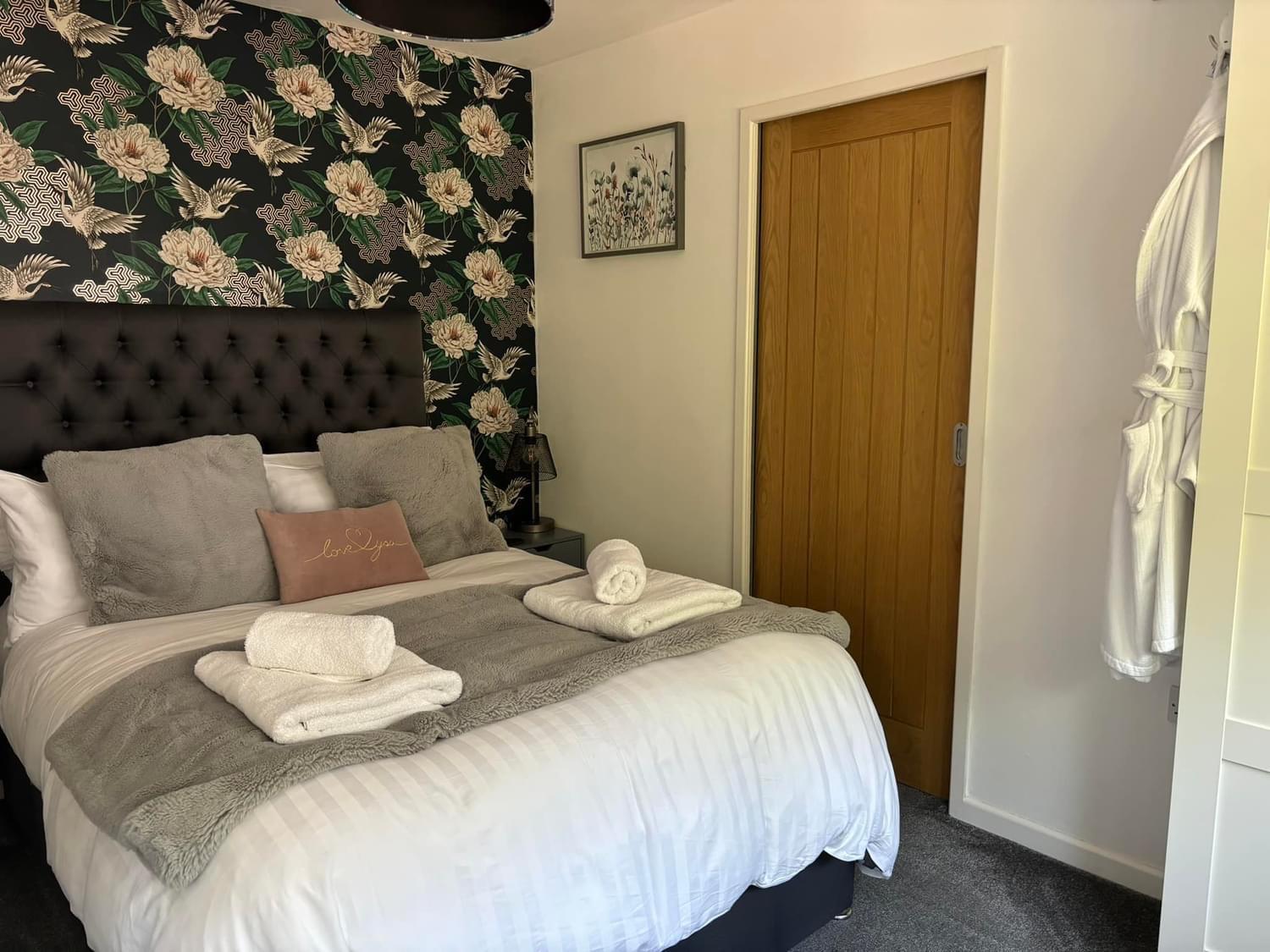 Secret Gem 1 Bed Garden Flat Private Luxury Hot Tub Apartment Bournemouth Bagian luar foto