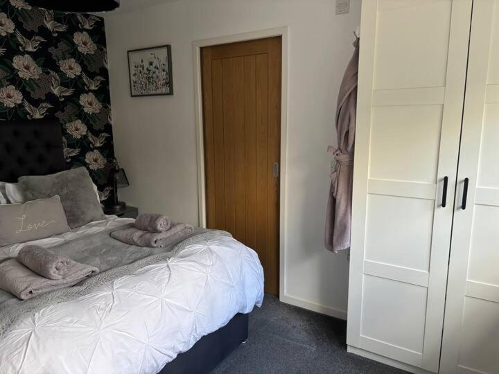 Secret Gem 1 Bed Garden Flat Private Luxury Hot Tub Apartment Bournemouth Bagian luar foto